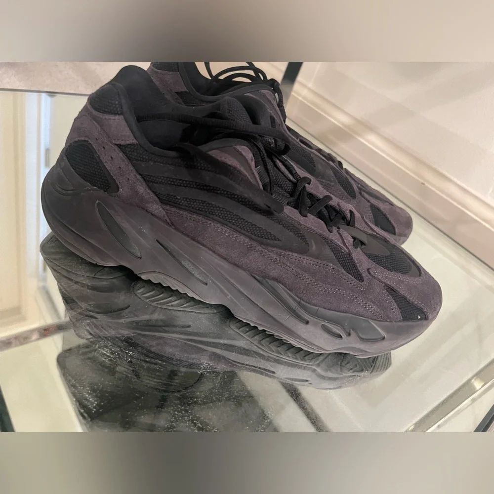 Adidas Yeezy Boost 700 V2 Vanta FU6684 Sz 12.5